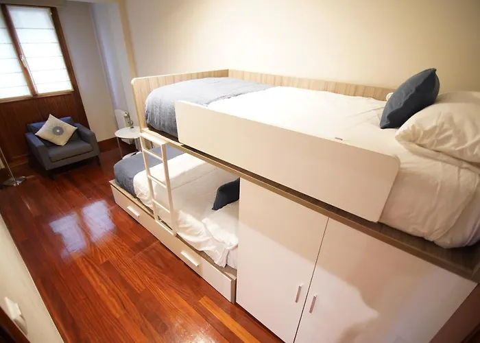 Piso Grande Y Luminoso En El Casco Viejo De *