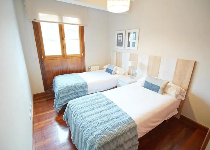 Piso Grande Y Luminoso En El Casco Viejo De Apartamento *