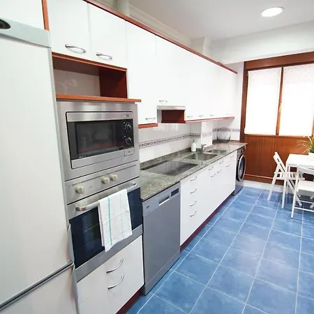 Piso Grande Y Luminoso En El Casco Viejo De Apartamento *