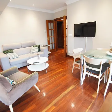 Piso Grande Y Luminoso En El Casco Viejo De Apartamento *